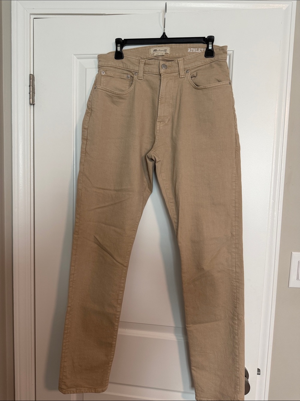 Madewell Men’s Athletic Slim Straight Jeans in Beige-Tan